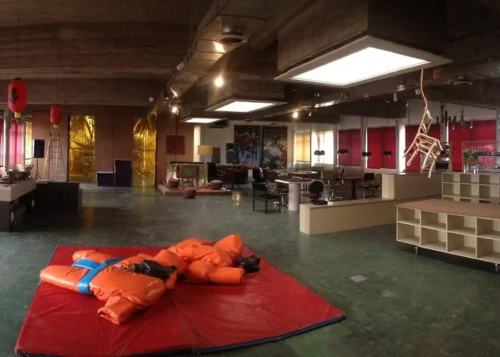 Ghostel 1St - Aventure Alternative - Guest House - Arts-Factory-Experience - For Artists, Makers And Open Minds - Attention, We Are Not A Hotel And Are Not Adapted For Everybody - Read Host Warnings Before Reservation - Www,Providence,Be Asbl