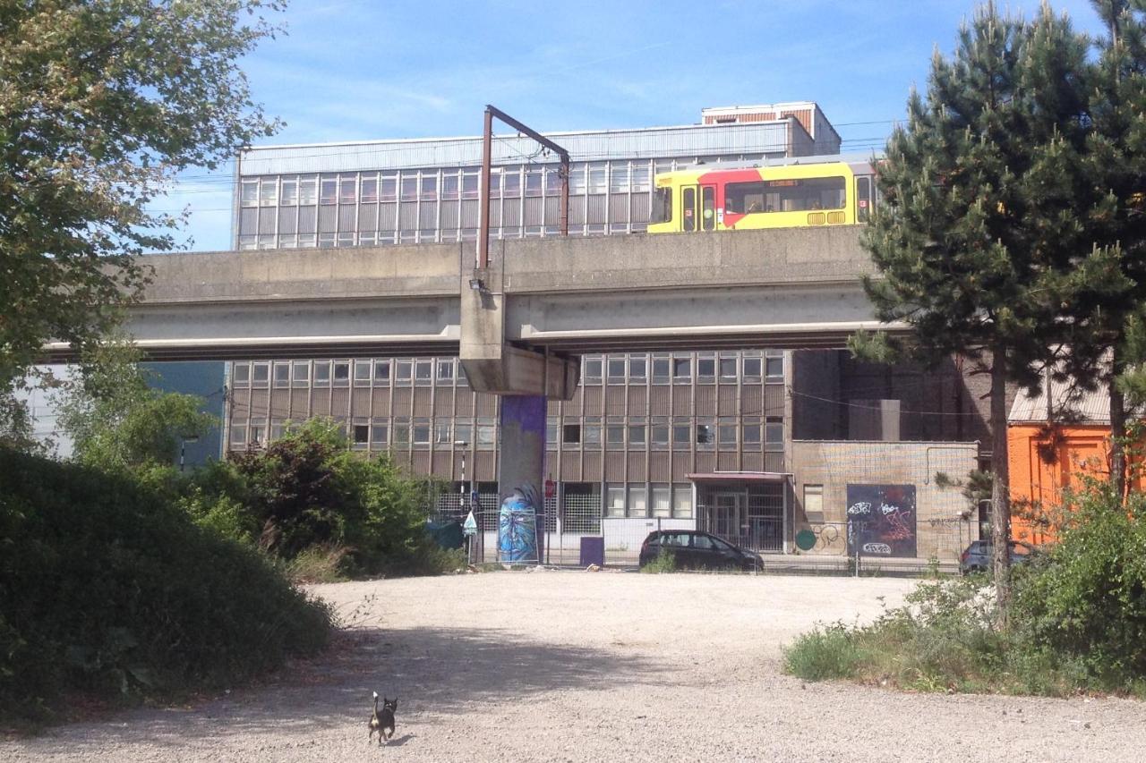 Ghostel 1st - Aventure Alternative - - Arts-factory-experience - For Artists, Makers And Open Minds - Attention, We Are Not A And Are Not Adapted For Everybody - Read Host Warnings Before Reservation - Www,providence,be Asbl Accommodatie bij particulieren